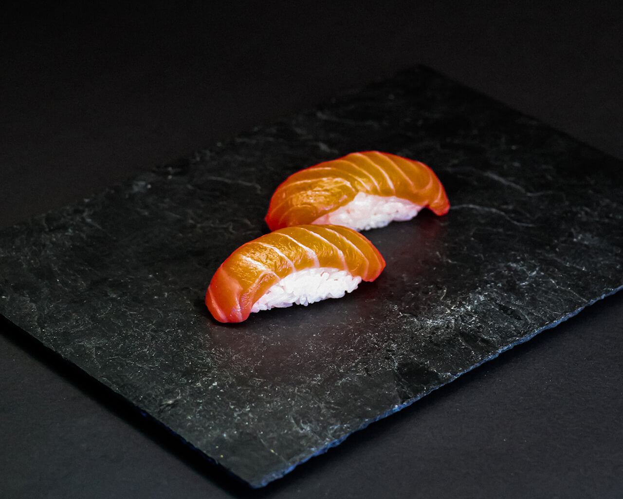 Nigiri Salmón (2 piezas)